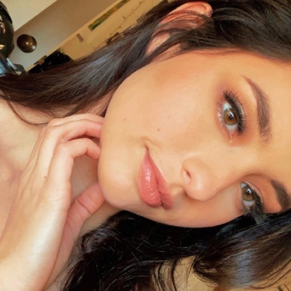 Meet your Posher, Léa - Picture 1 of 1